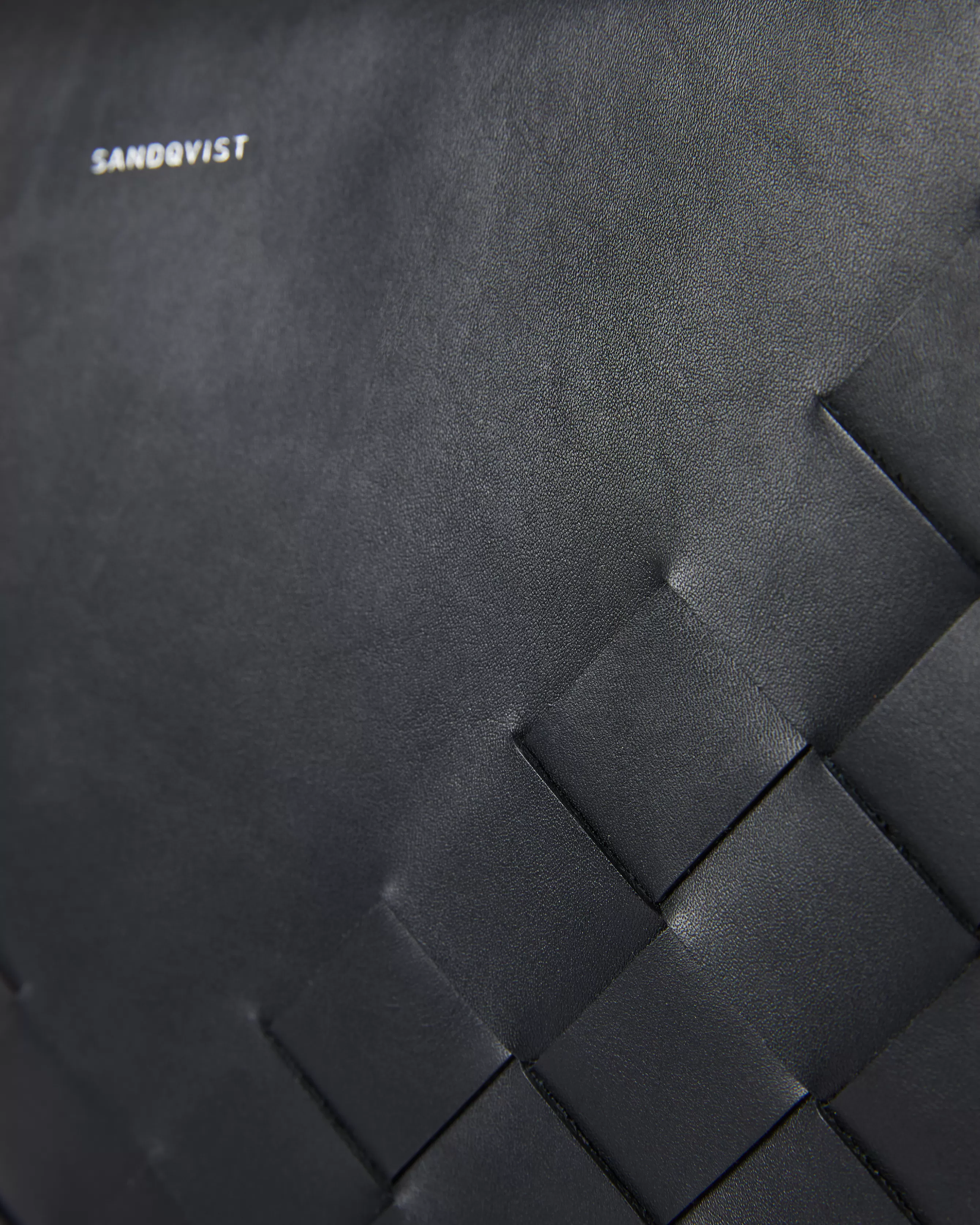 Sandqvist Handtaschen | Leder*Franka Weave Schwarz